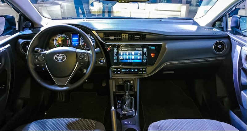 gia xe toyota altis 2017