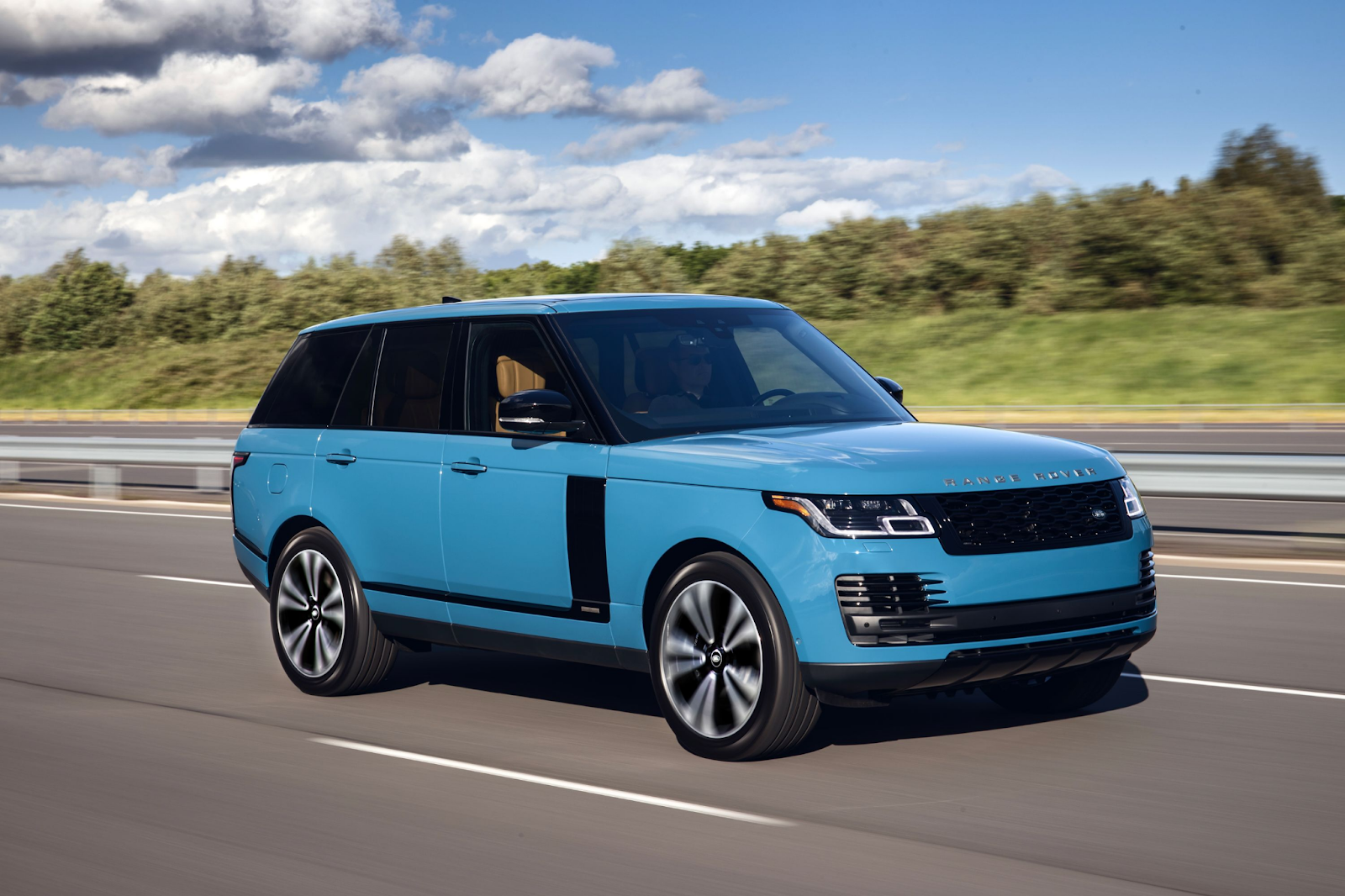 Các chương trình khuyến mãi đang diễn ra của xe Land Rover tại xesang.com.vn